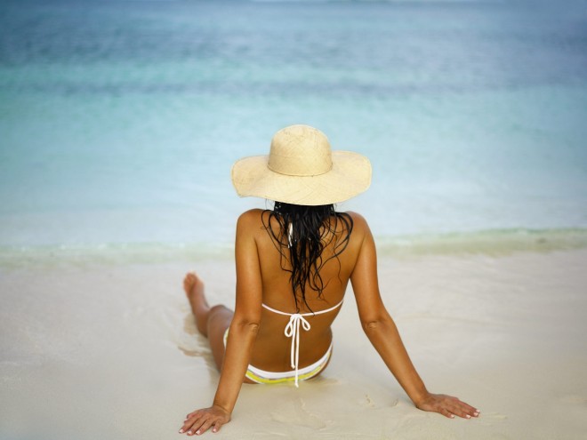 how to feel confident in a swimsuit 3 Wie man sich in einem Badeanzug sicher fühlt 3