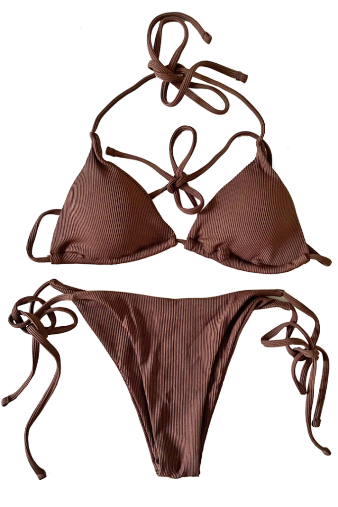 Bagian depan Kelsey Bikini